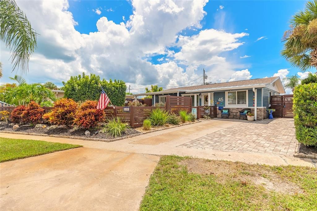 Recently Sold: $425,000 (3 beds, 2 baths, 1397 Square Feet)