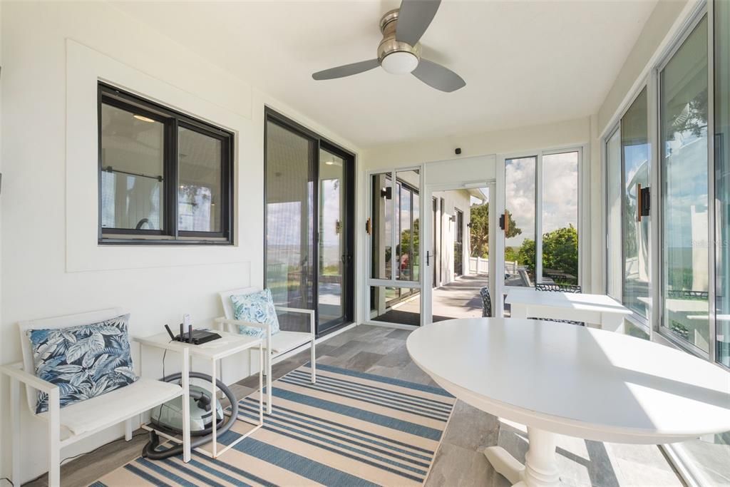 For Sale: $975,001 (3 beds, 2 baths, 1998 Square Feet)