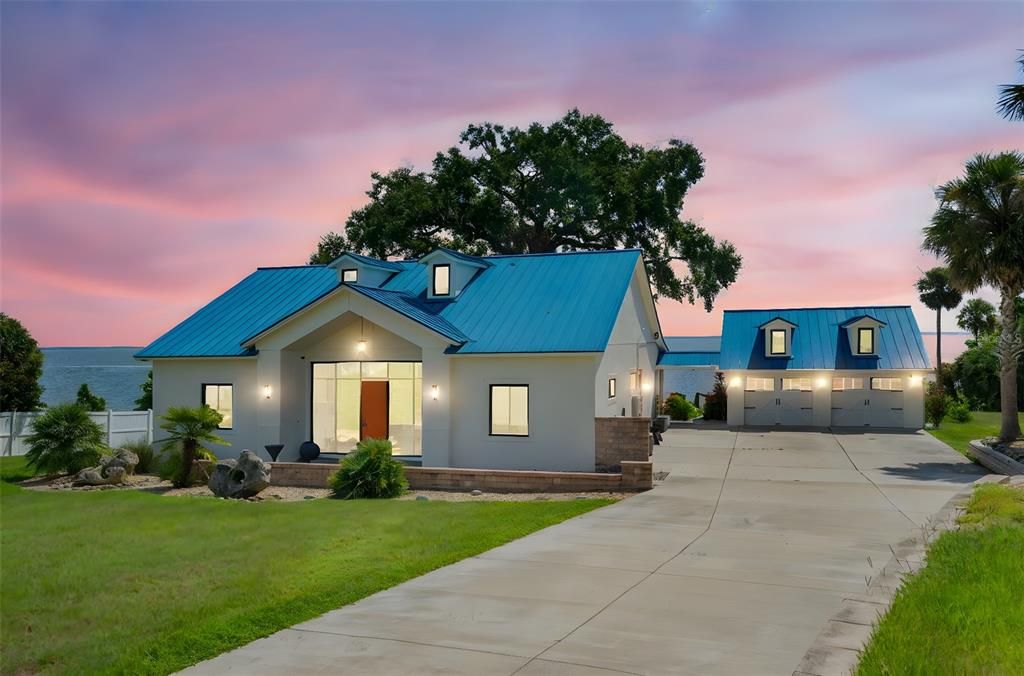 For Sale: $975,001 (3 beds, 2 baths, 1998 Square Feet)