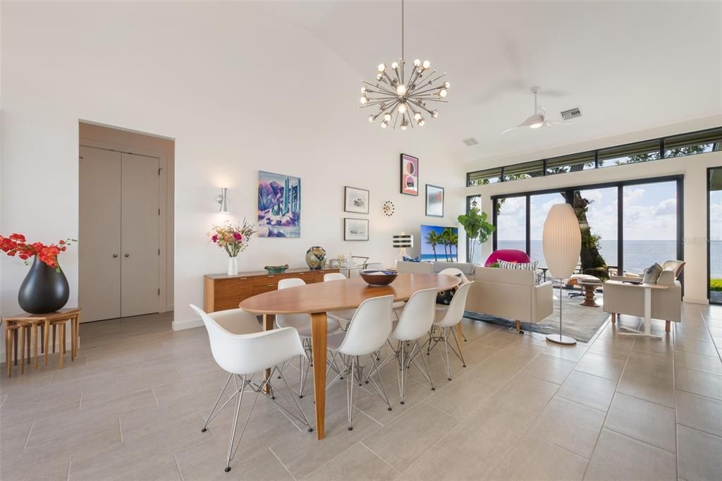 For Sale: $975,001 (3 beds, 2 baths, 1998 Square Feet)