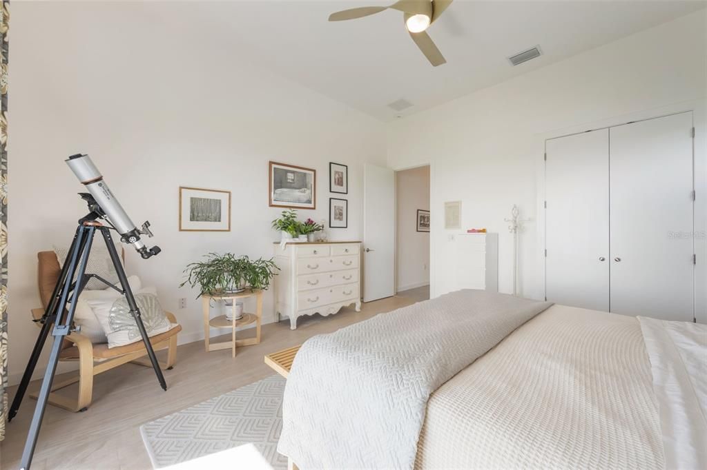 For Sale: $975,001 (3 beds, 2 baths, 1998 Square Feet)