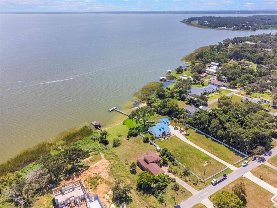 For Sale: $975,001 (3 beds, 2 baths, 1998 Square Feet)