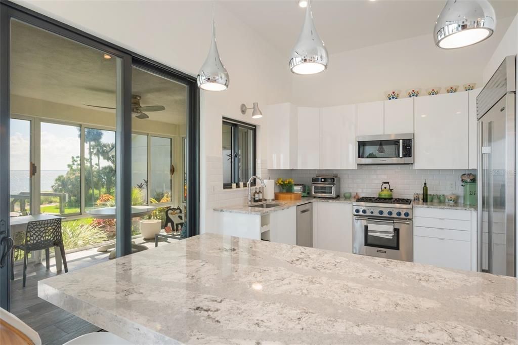 For Sale: $975,001 (3 beds, 2 baths, 1998 Square Feet)