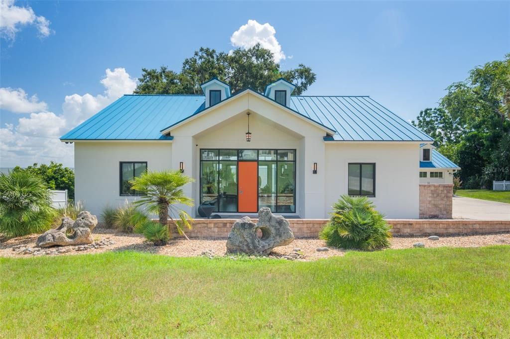 For Sale: $975,001 (3 beds, 2 baths, 1998 Square Feet)