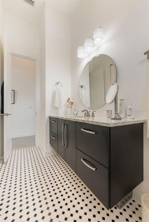 For Sale: $975,001 (3 beds, 2 baths, 1998 Square Feet)