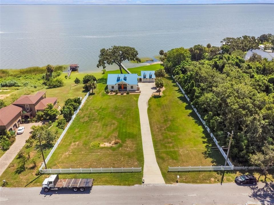 For Sale: $975,001 (3 beds, 2 baths, 1998 Square Feet)