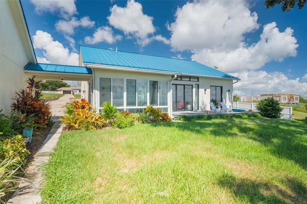 For Sale: $975,001 (3 beds, 2 baths, 1998 Square Feet)