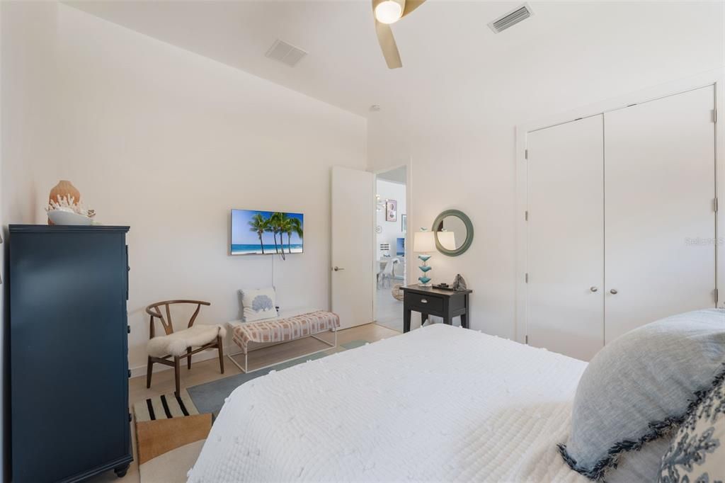 For Sale: $975,001 (3 beds, 2 baths, 1998 Square Feet)