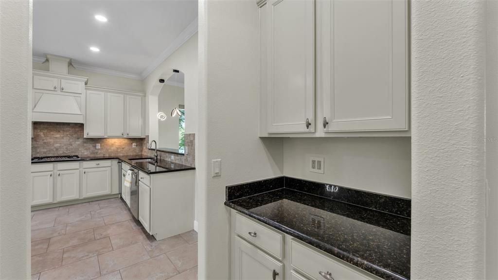 En Venta: $999,900 (5 camas, 4 baños, 4356 Pies cuadrados)