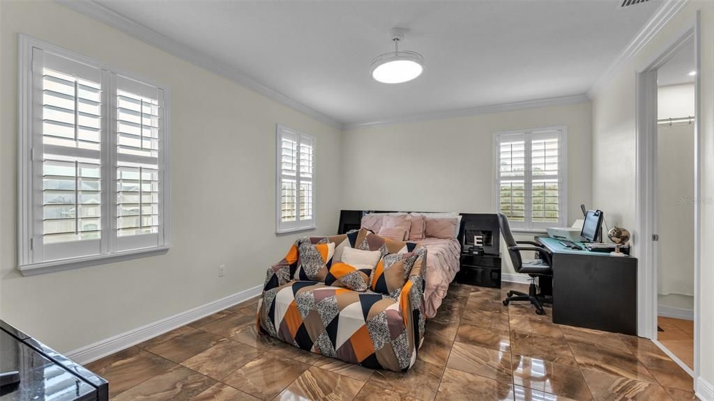 En Venta: $999,900 (5 camas, 4 baños, 4356 Pies cuadrados)