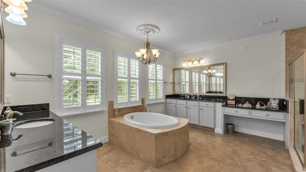 En Venta: $999,900 (5 camas, 4 baños, 4356 Pies cuadrados)