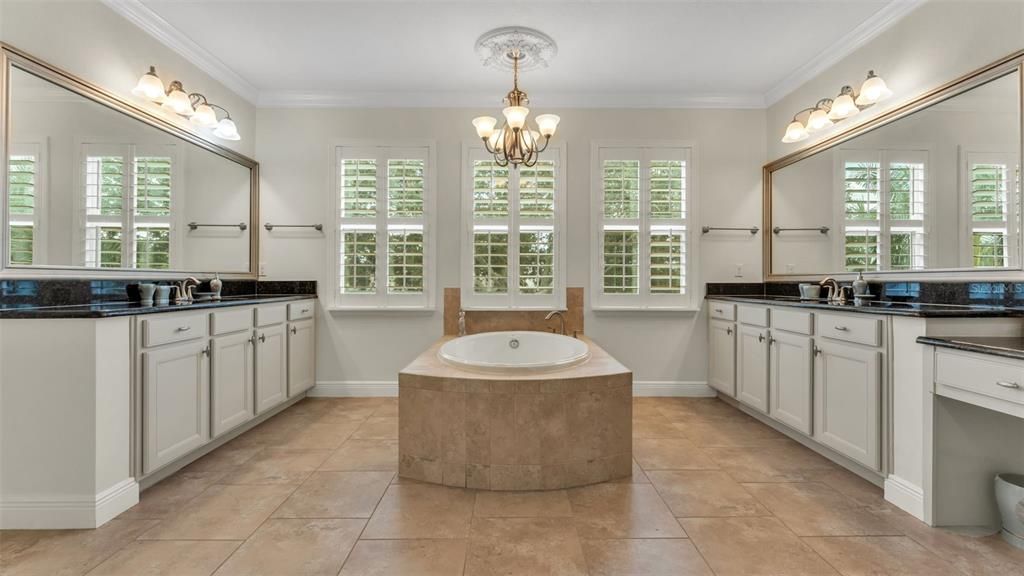 En Venta: $999,900 (5 camas, 4 baños, 4356 Pies cuadrados)