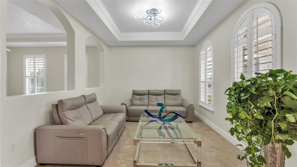 En Venta: $999,900 (5 camas, 4 baños, 4356 Pies cuadrados)