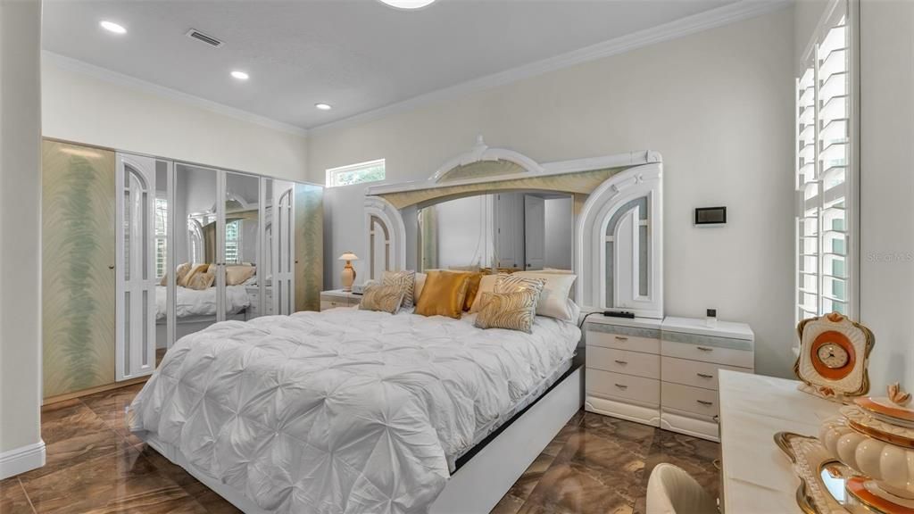 En Venta: $999,900 (5 camas, 4 baños, 4356 Pies cuadrados)