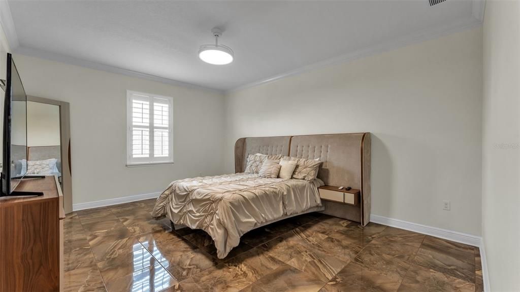 En Venta: $999,900 (5 camas, 4 baños, 4356 Pies cuadrados)