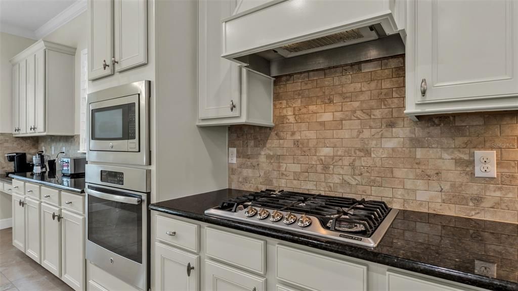 En Venta: $999,900 (5 camas, 4 baños, 4356 Pies cuadrados)