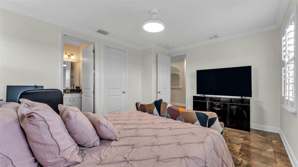 En Venta: $999,900 (5 camas, 4 baños, 4356 Pies cuadrados)