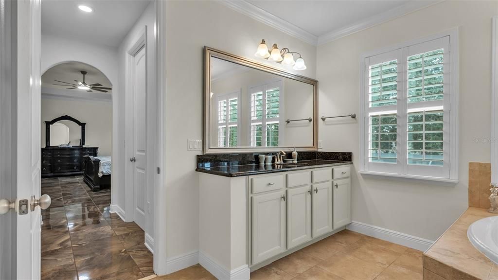 En Venta: $999,900 (5 camas, 4 baños, 4356 Pies cuadrados)