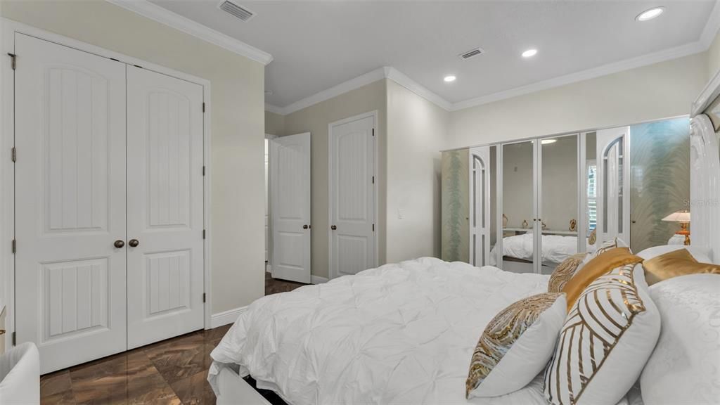 En Venta: $999,900 (5 camas, 4 baños, 4356 Pies cuadrados)