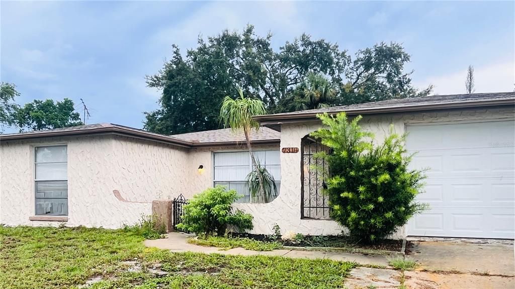 合同活跃: $300,000 (3 贝兹, 2 浴室, 1592 平方英尺)