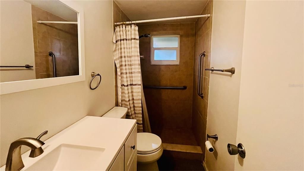 合同活跃: $300,000 (3 贝兹, 2 浴室, 1592 平方英尺)