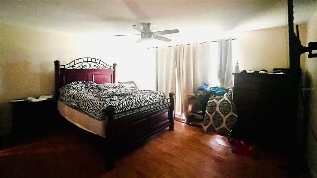 合同活跃: $300,000 (3 贝兹, 2 浴室, 1592 平方英尺)