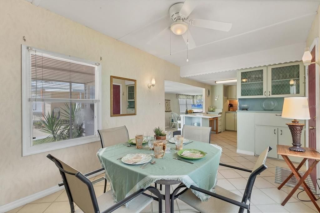 待售: $80,000 (1 贝兹, 1 浴室, 720 平方英尺)