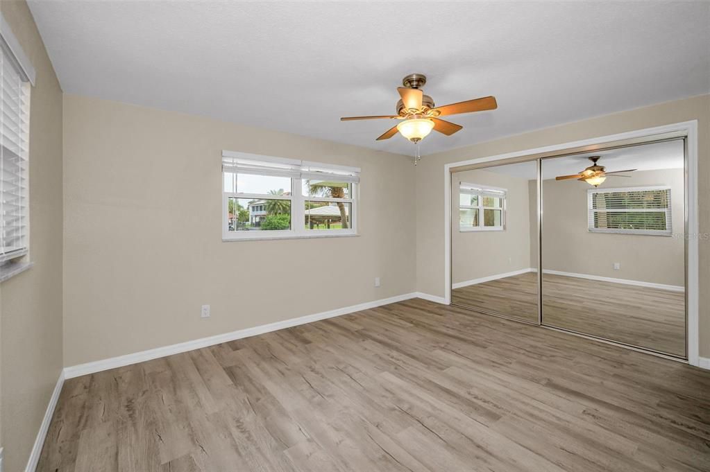 Active With Contract: $475,000 (2 beds, 2 baths, 1243 Square Feet)