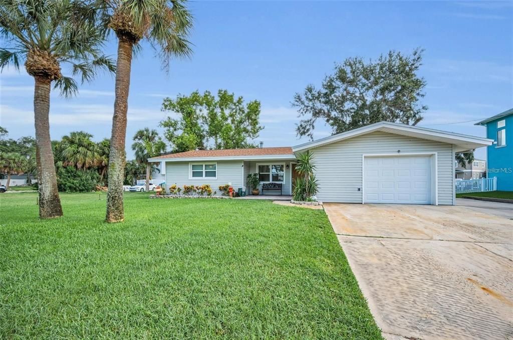 Active With Contract: $475,000 (2 beds, 2 baths, 1243 Square Feet)