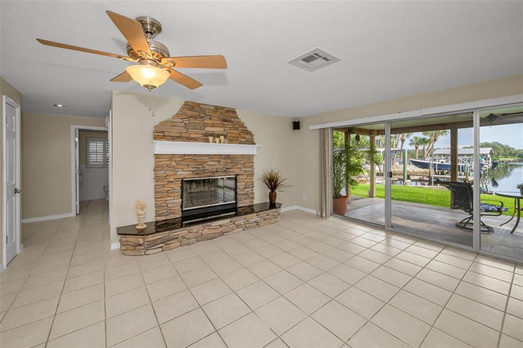 Active With Contract: $475,000 (2 beds, 2 baths, 1243 Square Feet)