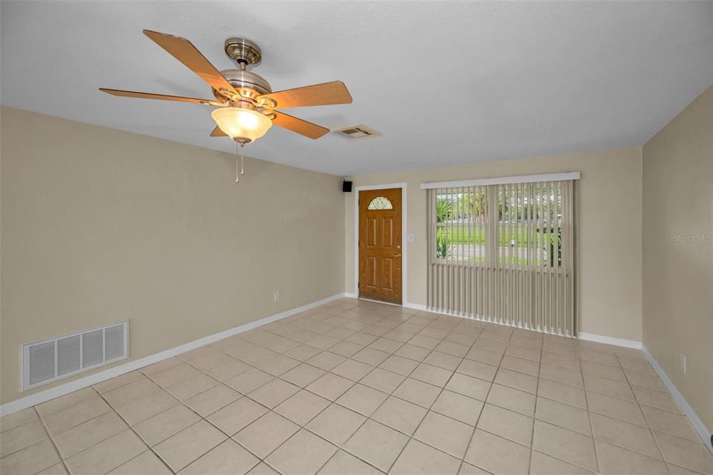 Active With Contract: $475,000 (2 beds, 2 baths, 1243 Square Feet)