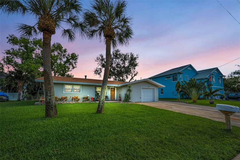 Active With Contract: $475,000 (2 beds, 2 baths, 1243 Square Feet)