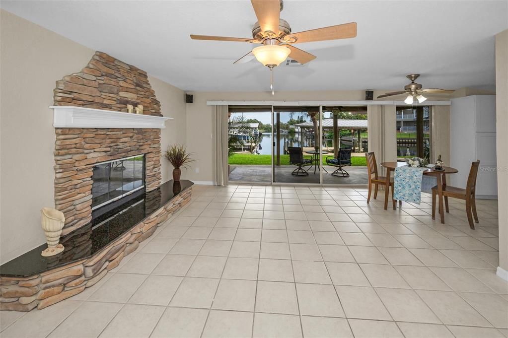 Active With Contract: $475,000 (2 beds, 2 baths, 1243 Square Feet)