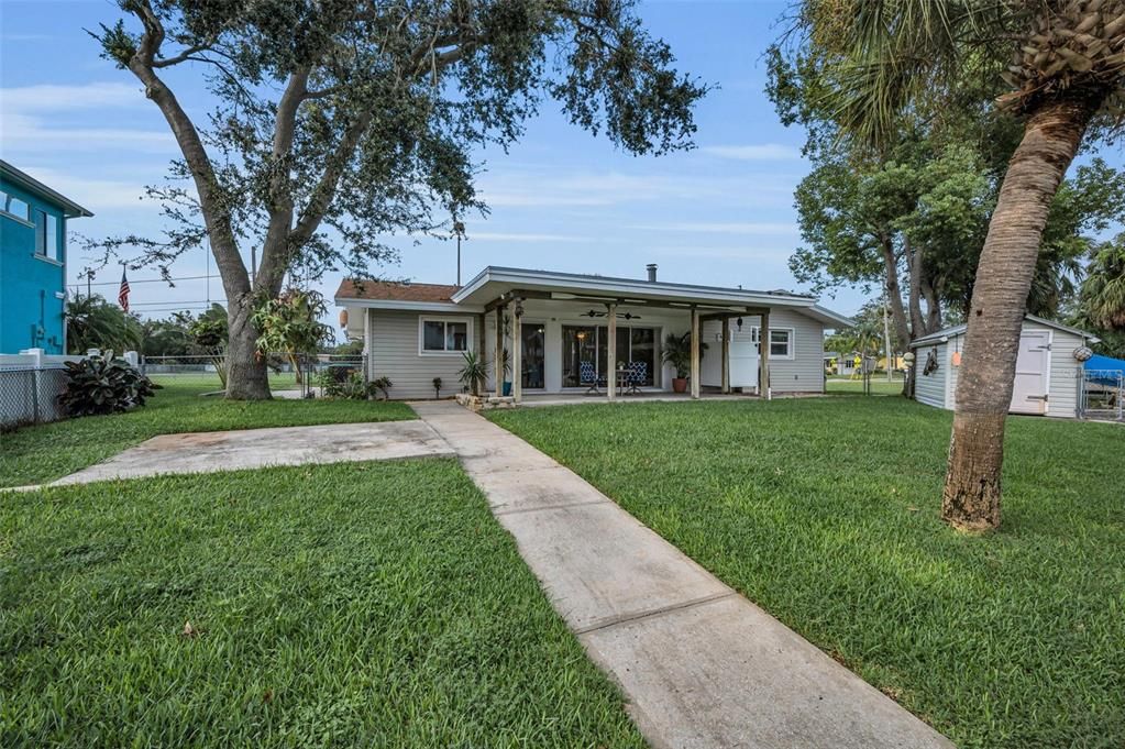 Active With Contract: $475,000 (2 beds, 2 baths, 1243 Square Feet)