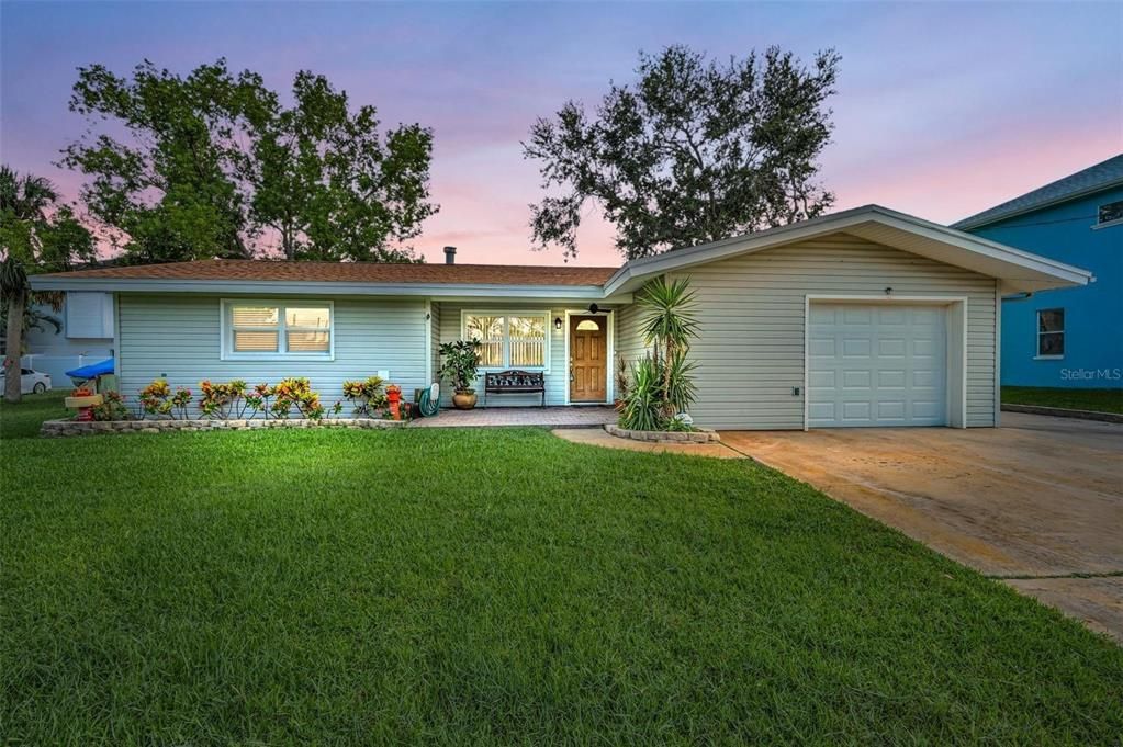 Active With Contract: $475,000 (2 beds, 2 baths, 1243 Square Feet)