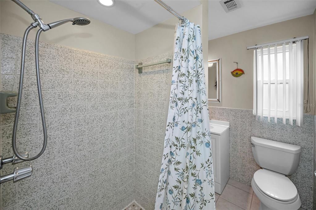 Active With Contract: $475,000 (2 beds, 2 baths, 1243 Square Feet)