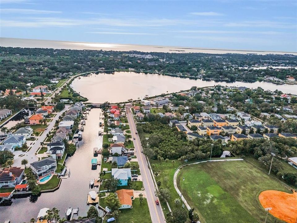 Active With Contract: $475,000 (2 beds, 2 baths, 1243 Square Feet)