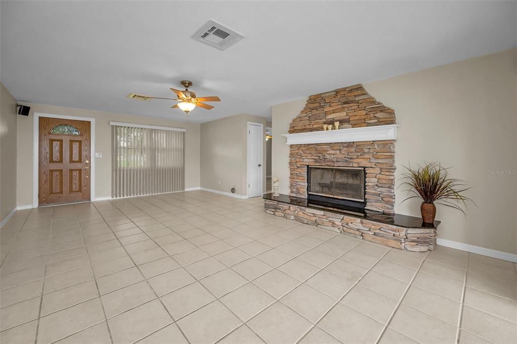 Active With Contract: $475,000 (2 beds, 2 baths, 1243 Square Feet)