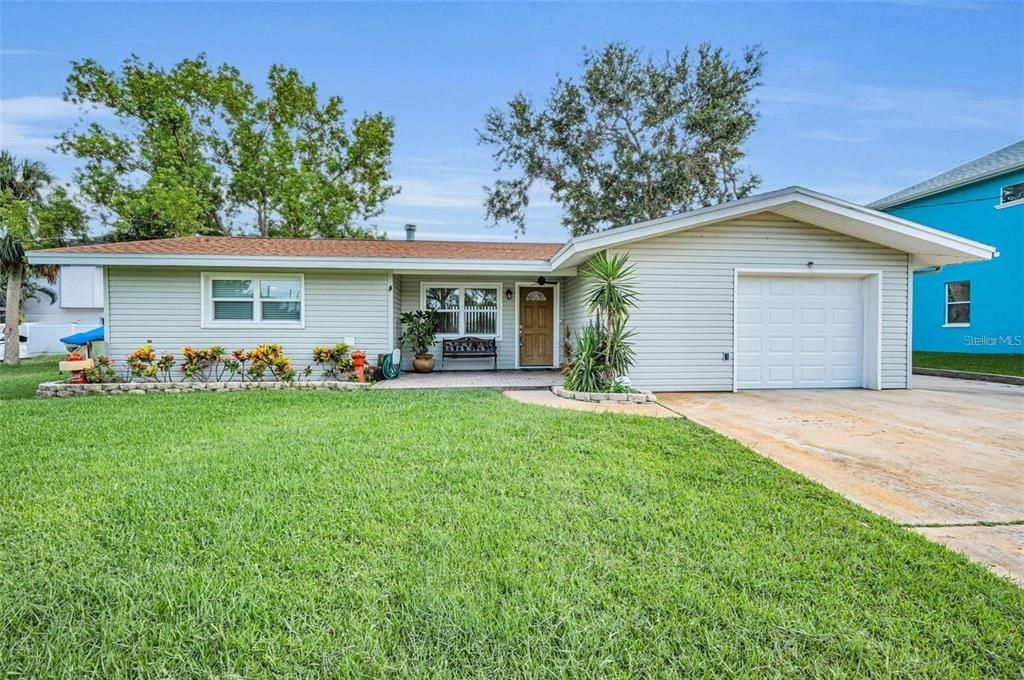 Active With Contract: $475,000 (2 beds, 2 baths, 1243 Square Feet)