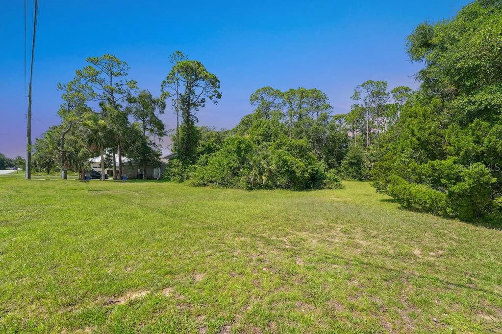 На продажу: $253,200 (0.49 acres)