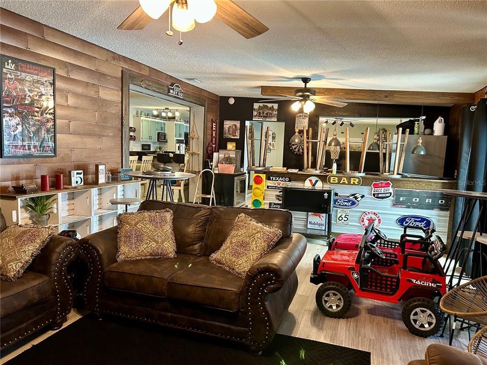 En Venta: $289,500 (3 camas, 2 baños, 2738 Pies cuadrados)