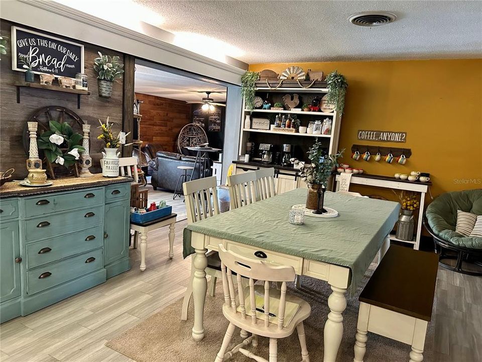 En Venta: $289,500 (3 camas, 2 baños, 2738 Pies cuadrados)