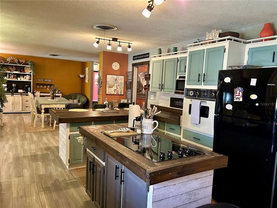 En Venta: $289,500 (3 camas, 2 baños, 2738 Pies cuadrados)