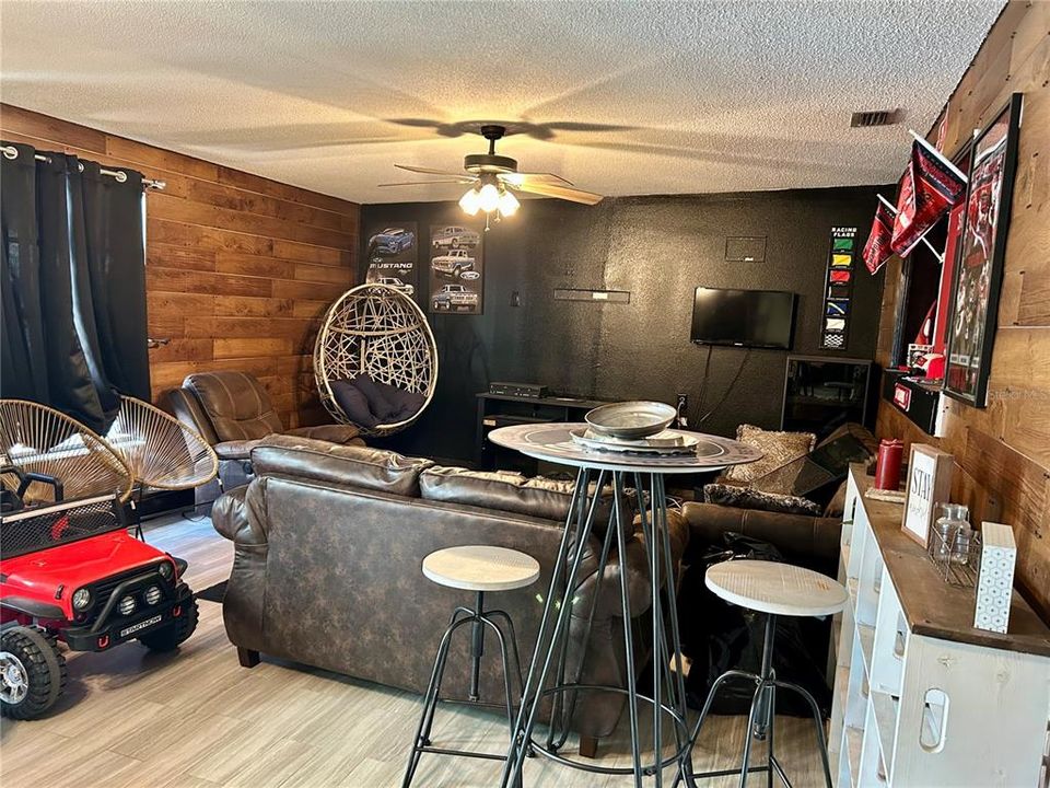 En Venta: $289,500 (3 camas, 2 baños, 2738 Pies cuadrados)