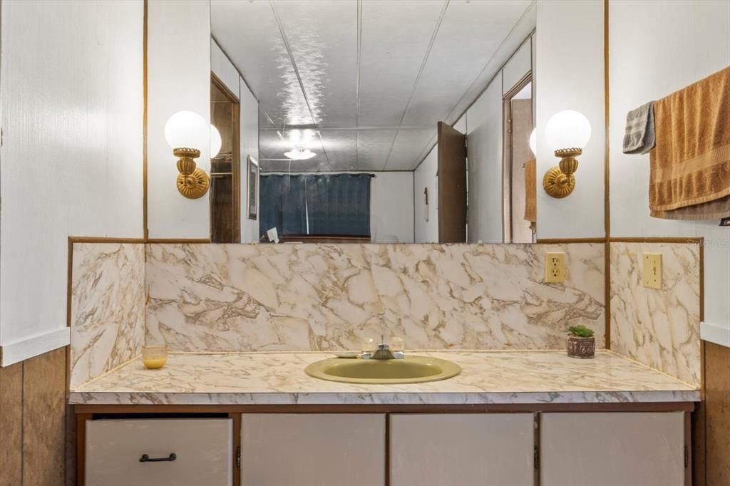 For Sale: $269,000 (4 beds, 3 baths, 1608 Square Feet)