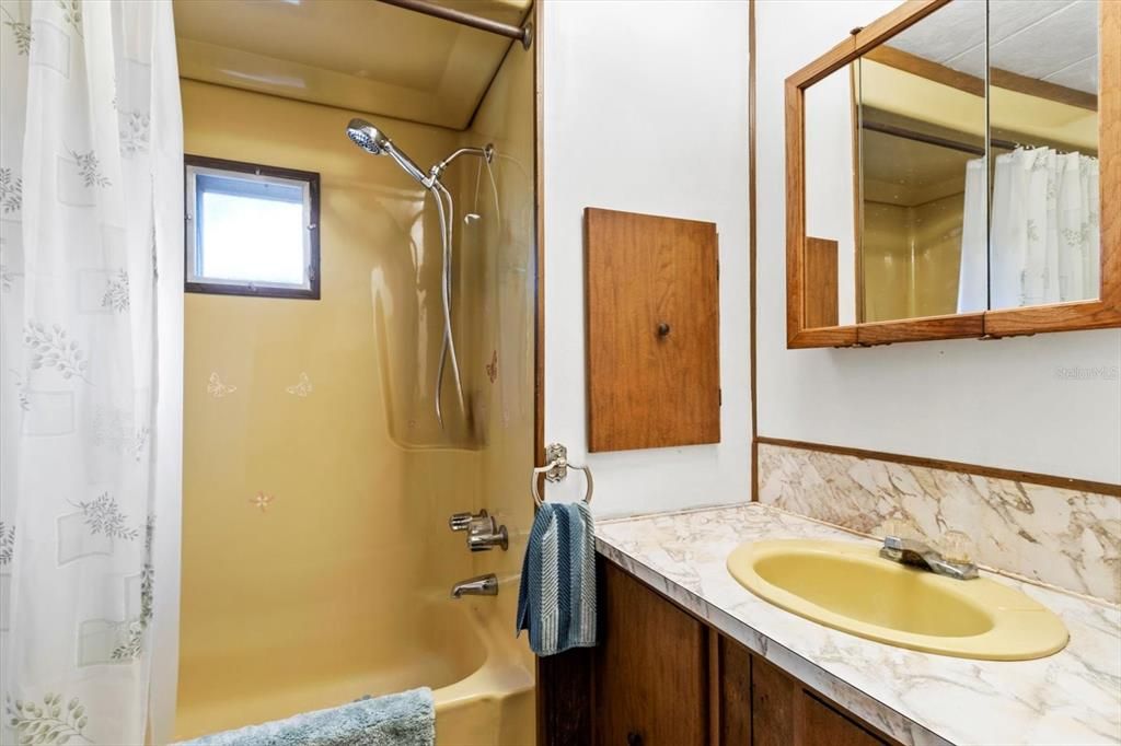 For Sale: $269,000 (4 beds, 3 baths, 1608 Square Feet)