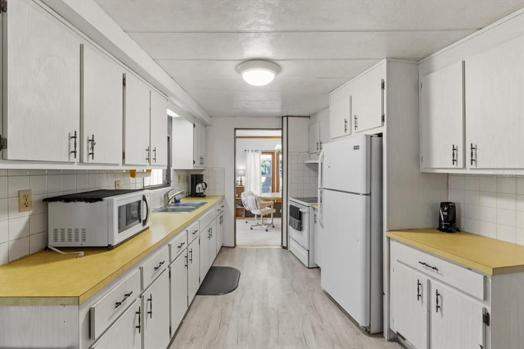 For Sale: $269,000 (4 beds, 3 baths, 1608 Square Feet)