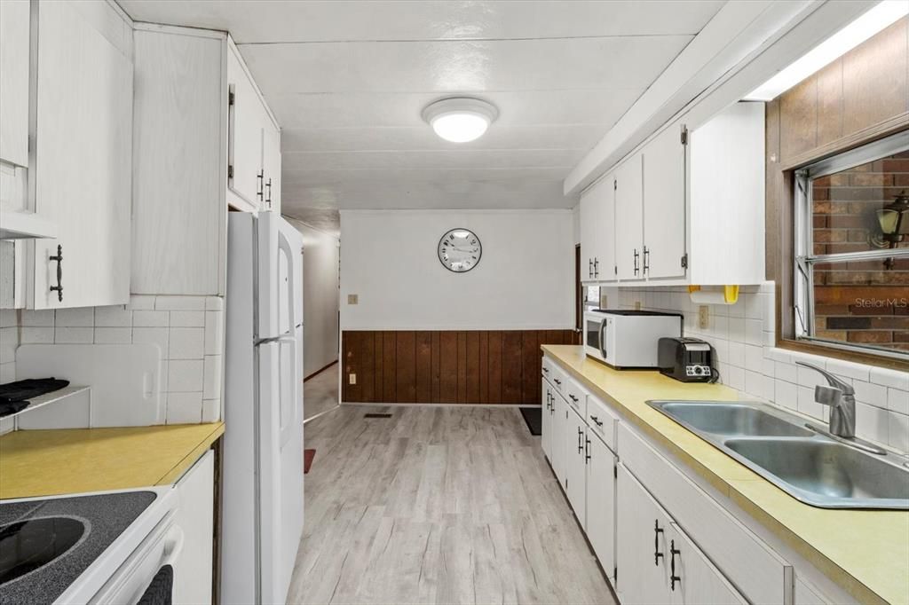 For Sale: $269,000 (4 beds, 3 baths, 1608 Square Feet)