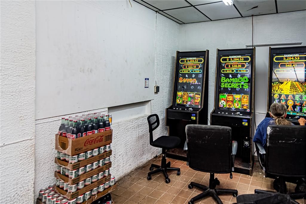 待售: $415,000 (0 贝兹, 0 浴室, 1960 平方英尺)