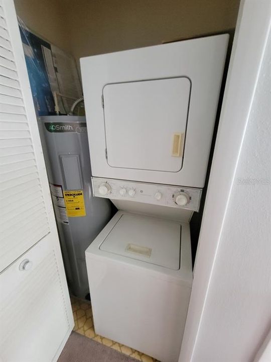 На продажу: $115,000 (2 спален, 2 ванн, 1135 Квадратных фут)